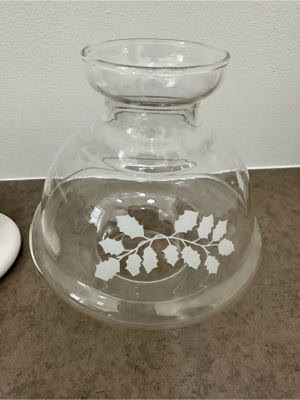 Vintage Style Glass Hurricane Candle Fairy Lamp White Base Simple Leaf Design